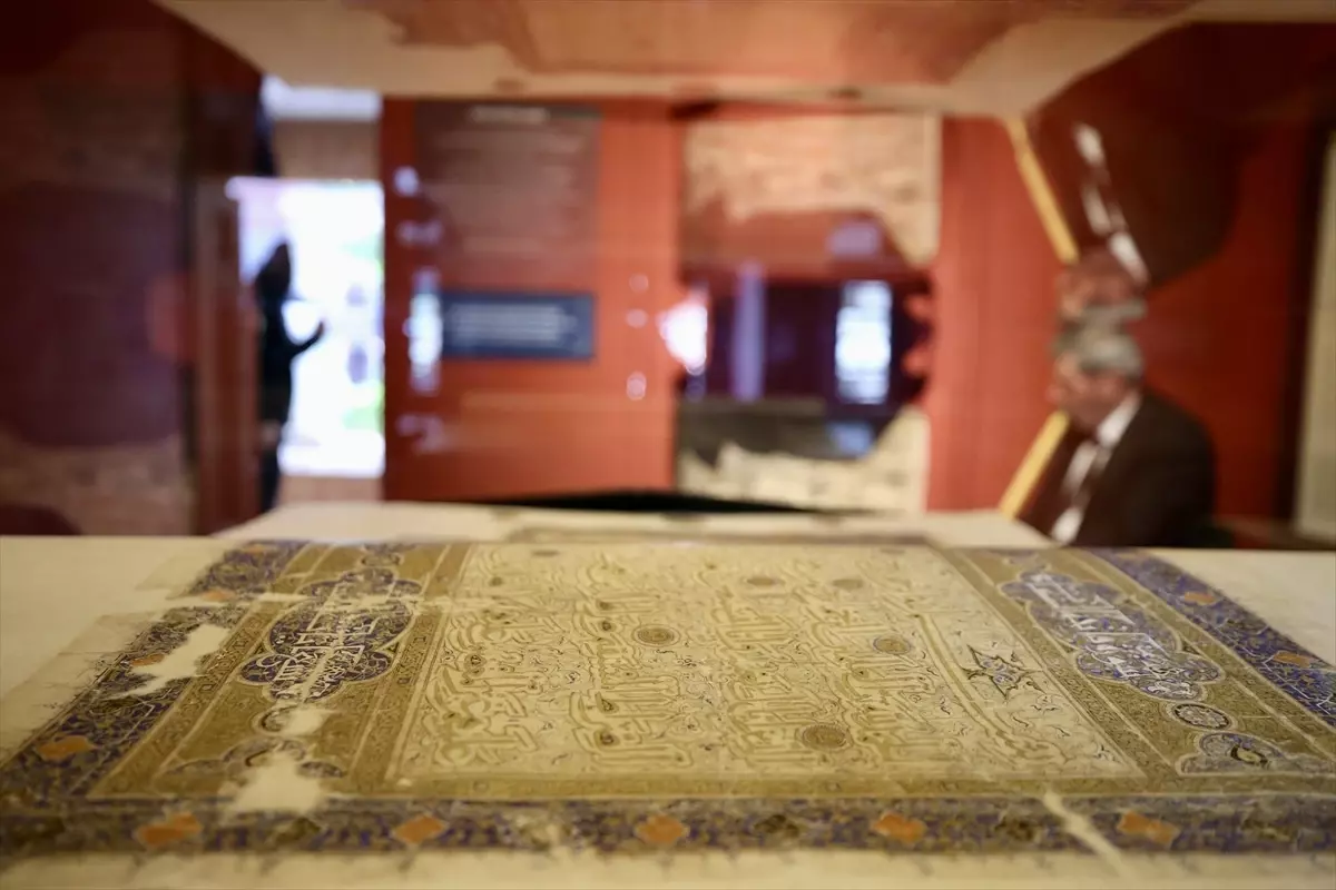 Bursa\'da Tarihi Kur\'an-ı Kerim Sergilendi