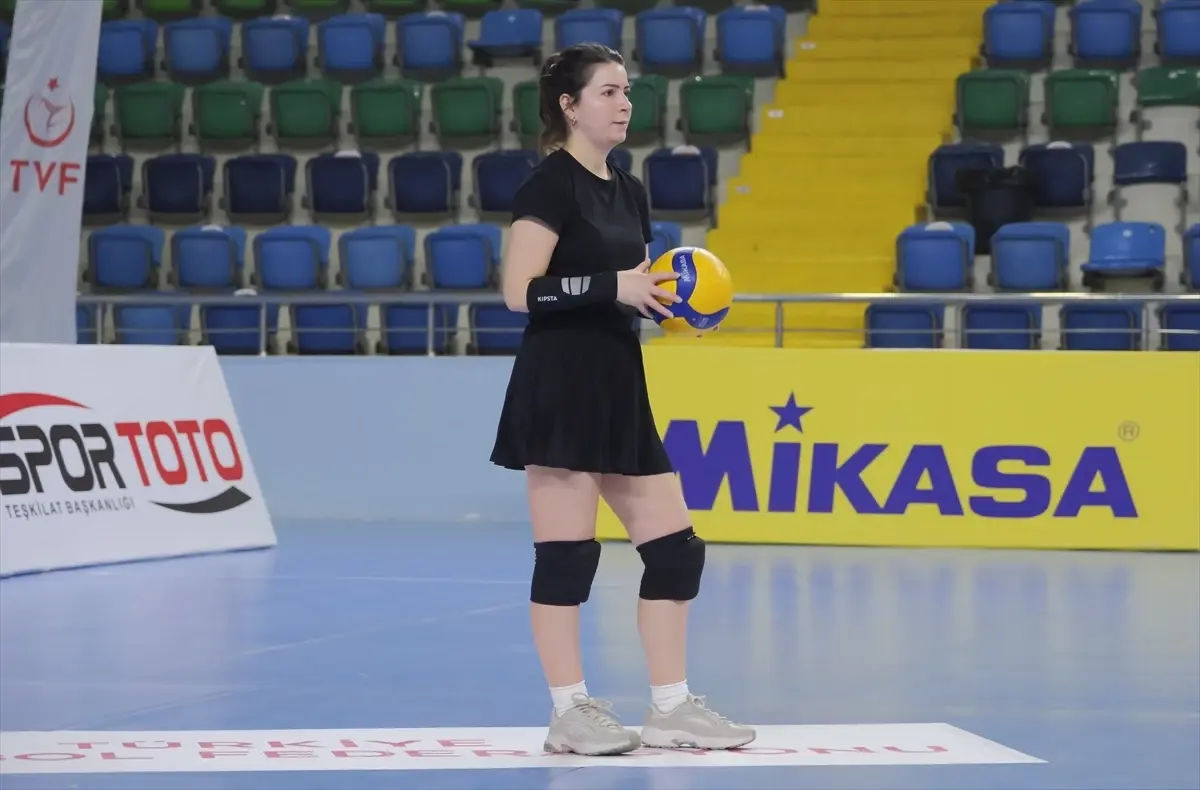 Mersin\'de Kadınlar Günü Voleybol Turnuvası