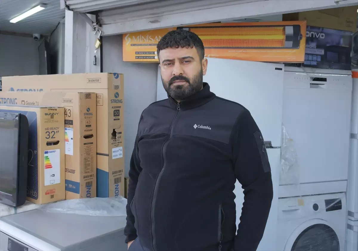 Esnafın Yardım Ettiği Gençten Hırsızlık