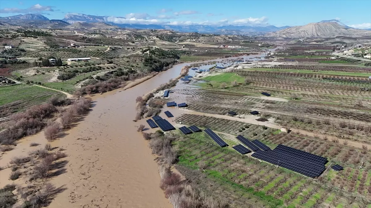 Göksu Irmağı\'nda Debi Artışı Tarımı Vurdu