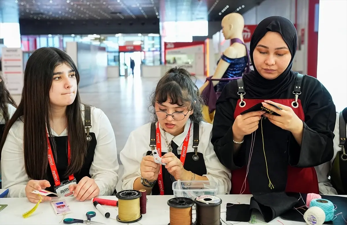 Öğrenciler, Uluslararası Fuarda Kültürel Mirası Tanıtıyor