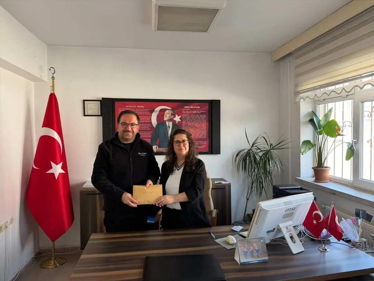 Minik Öğrencilerden Anlamlı Yardım