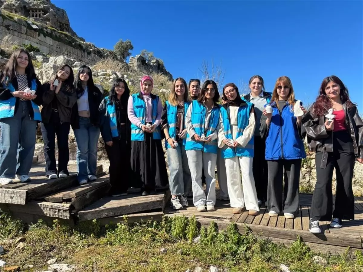 Tlos\'ta Gençler Sanatla Tarihi Harmanladı