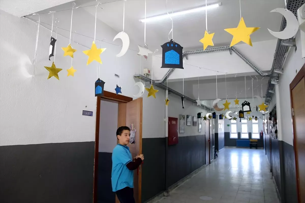 Muğla\'da okullar ramazan için süslendi