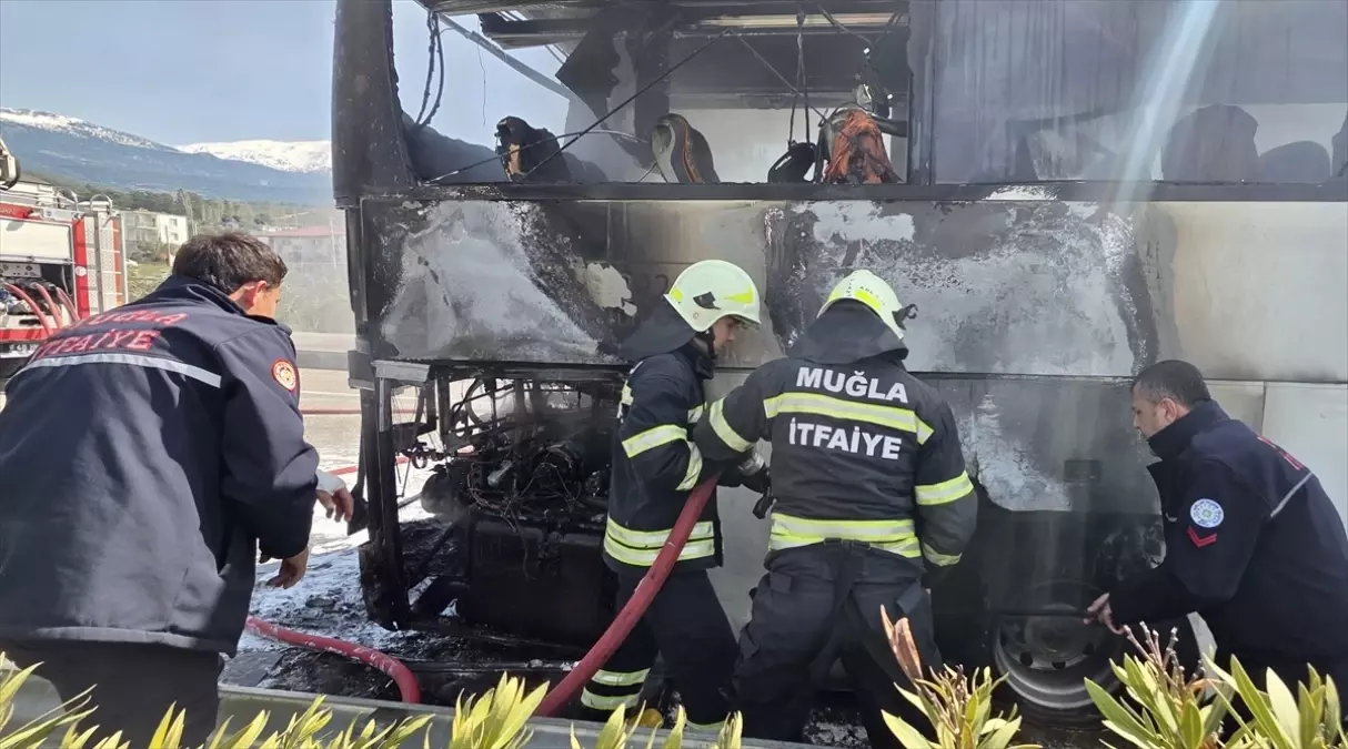 Muğla\'da Otobüs Yangını