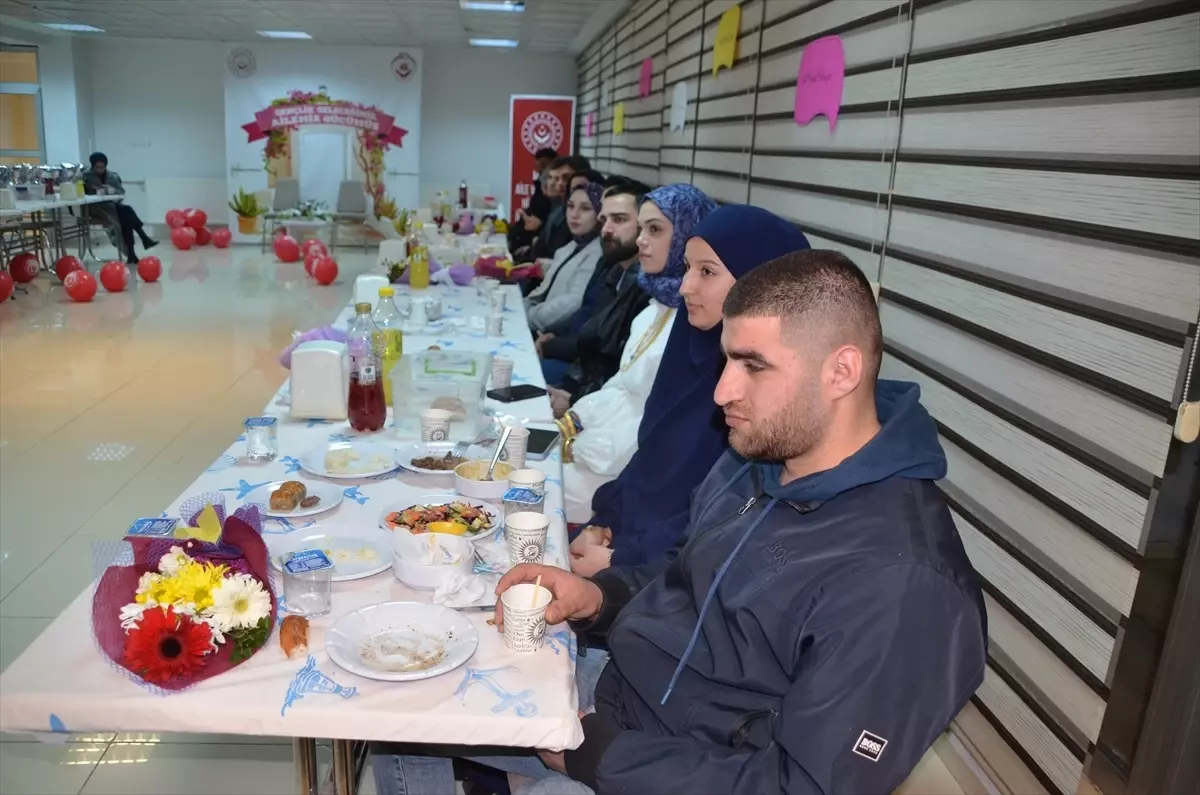 Evlenecek Çiftlere İftar Programı