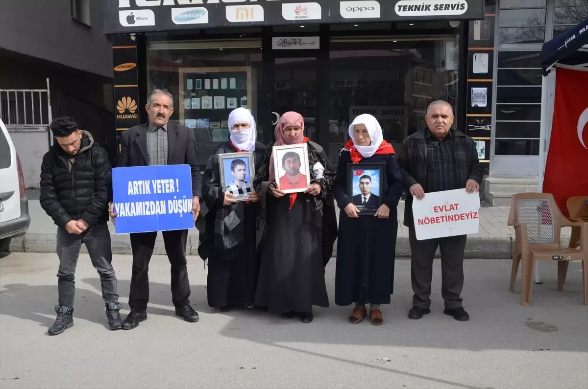 Muş\'ta Evlat Nöbeti Sürüyor