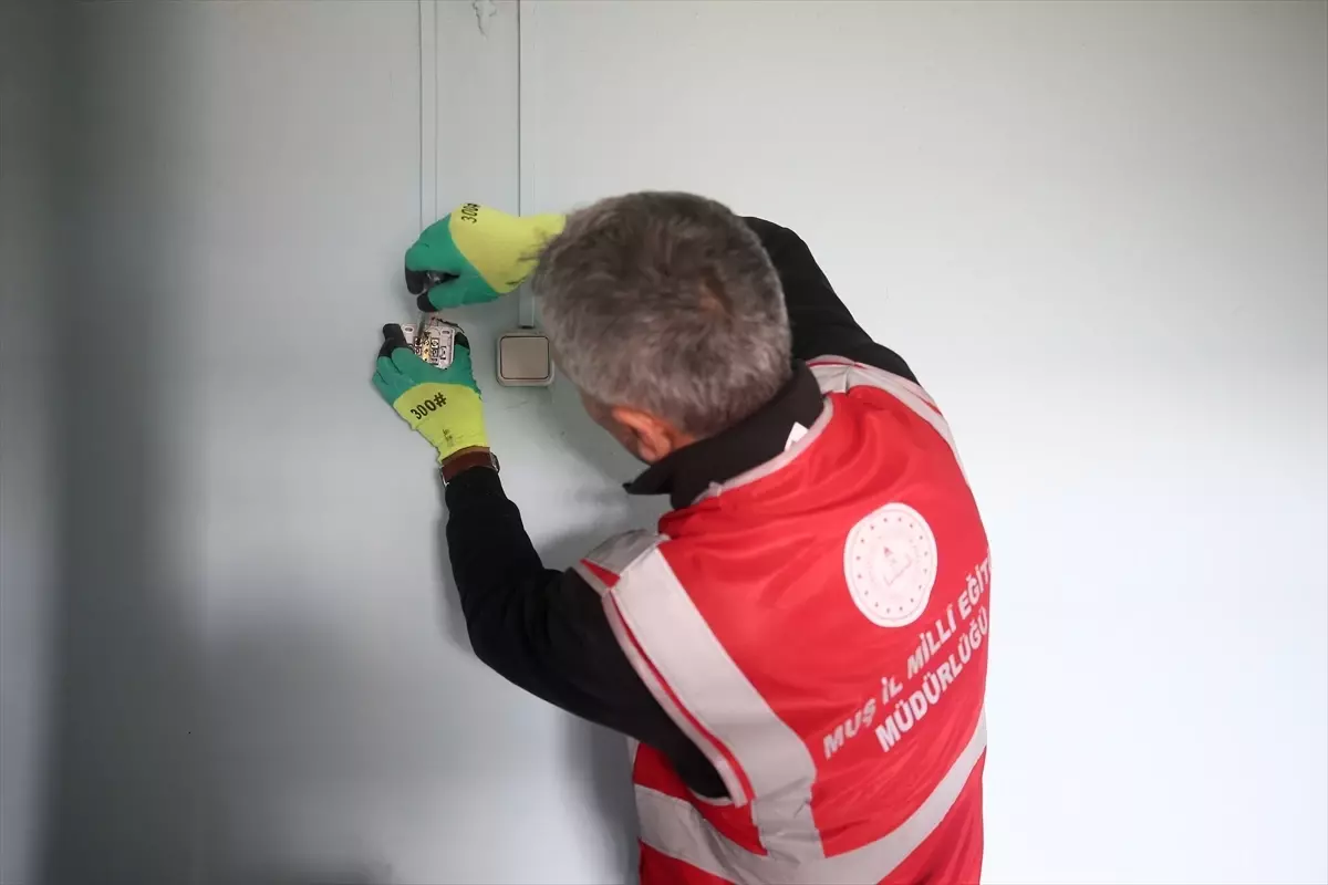 Muş\'ta 210 Köy Okuluna Mobil Onarım Desteği