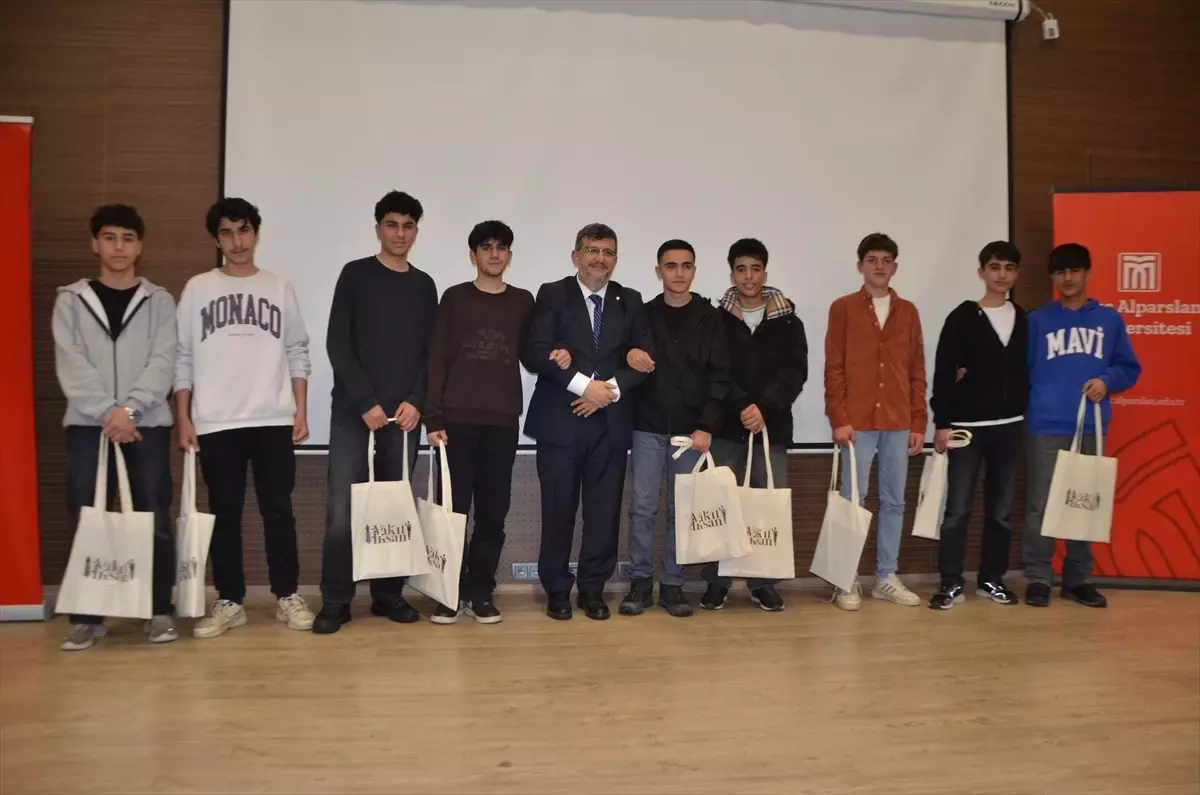 Muş\'ta \'Vakıf İnsan\' Yarışması Düzenlendi