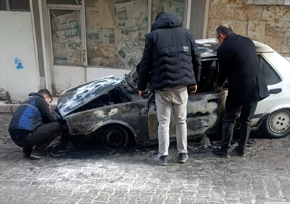 Nevşehir\'de Park Halindeki Otomobil Yandı