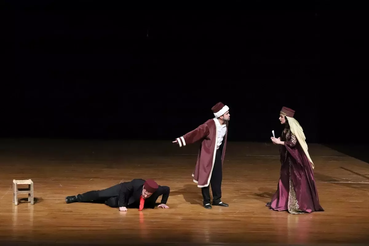 NEVÜ\'den \'Tahir ile Zühre\' Tiyatro Gösterimi