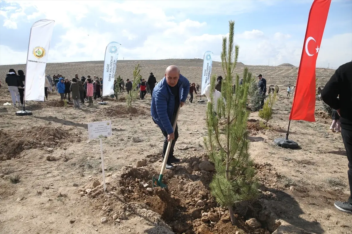 Orman Haftası\'nda Fidan Dikimi