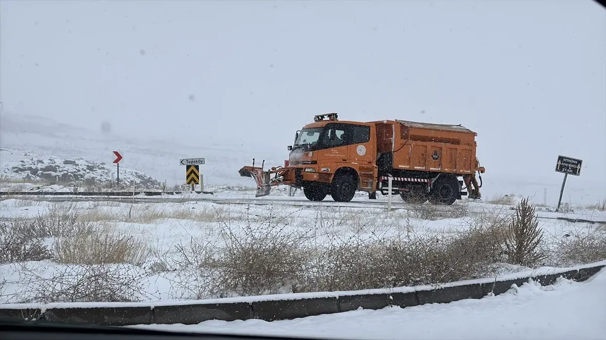 Niğde\'de Kar Yağışı Etkili