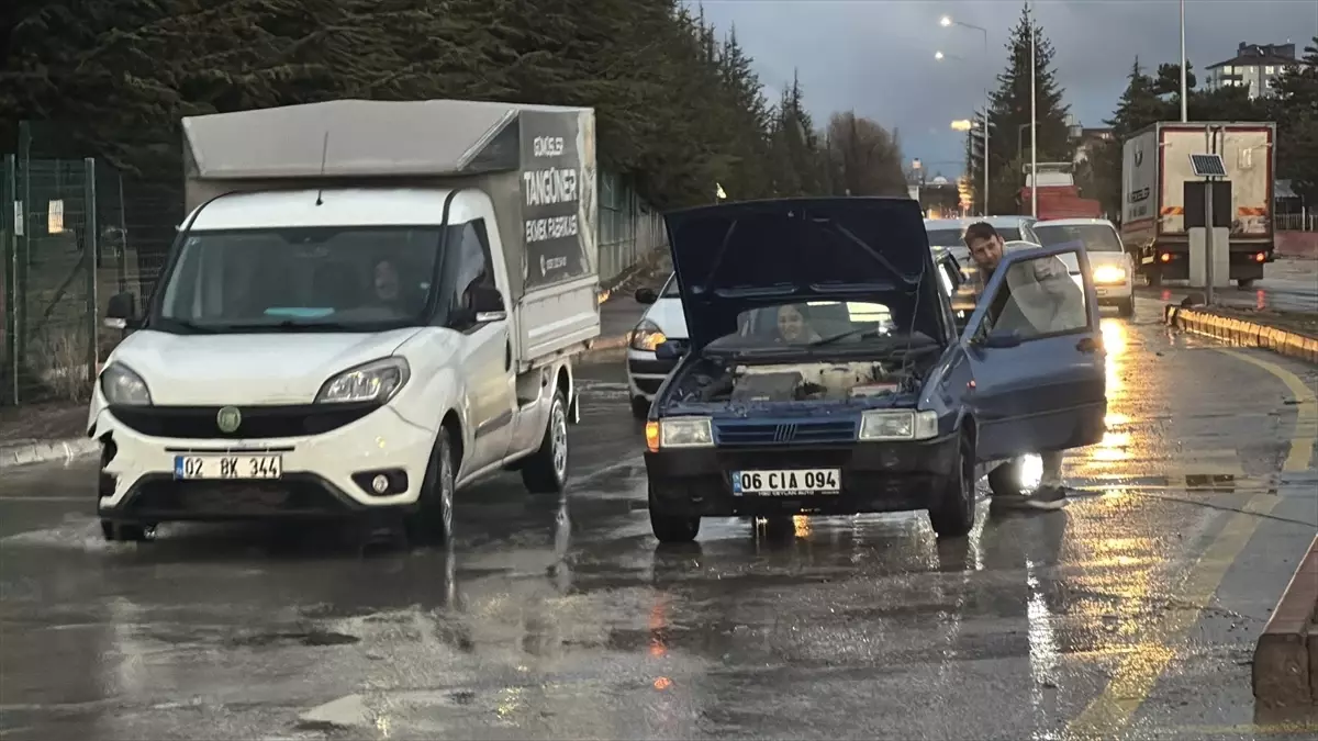 Niğde\'de Kuvvetli Sağanak ve Rüzgar