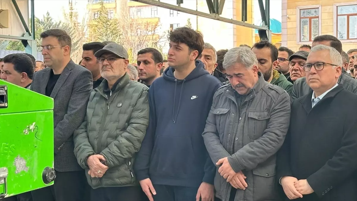 Ali Nebol\'ün Eşi Nurhan Nebol Toprağa Verildi