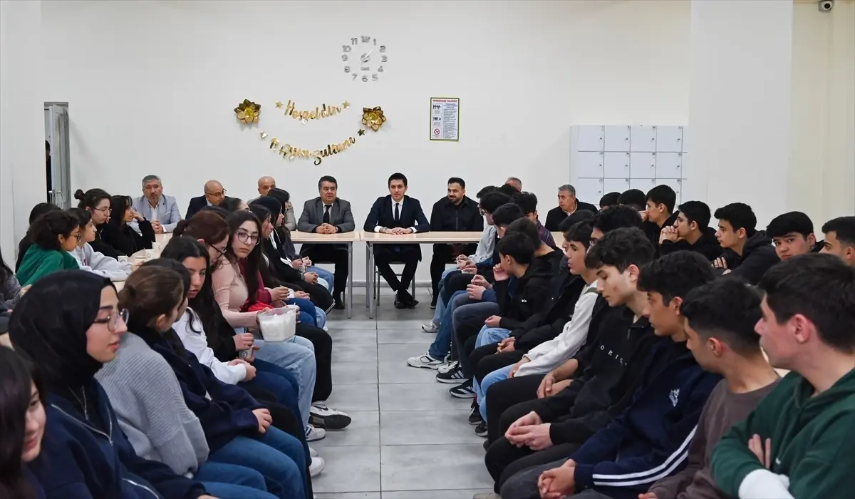 Kaymakam Çakır Öğrencilerle İftar Yemeğinde Buluştu