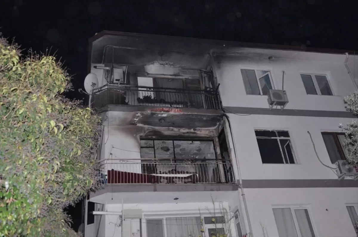 Ödemiş\'te Yangın: İki Daire Hasar Gördü