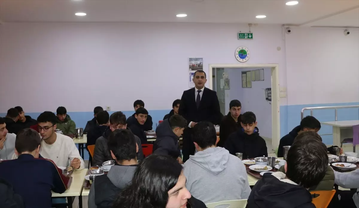 Kaymakam Akça, Öğrencilerle İftar Yaptı