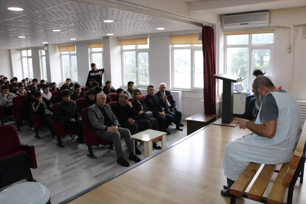 Of\'ta Dünya Tiyatrolar Günü Kutlandı