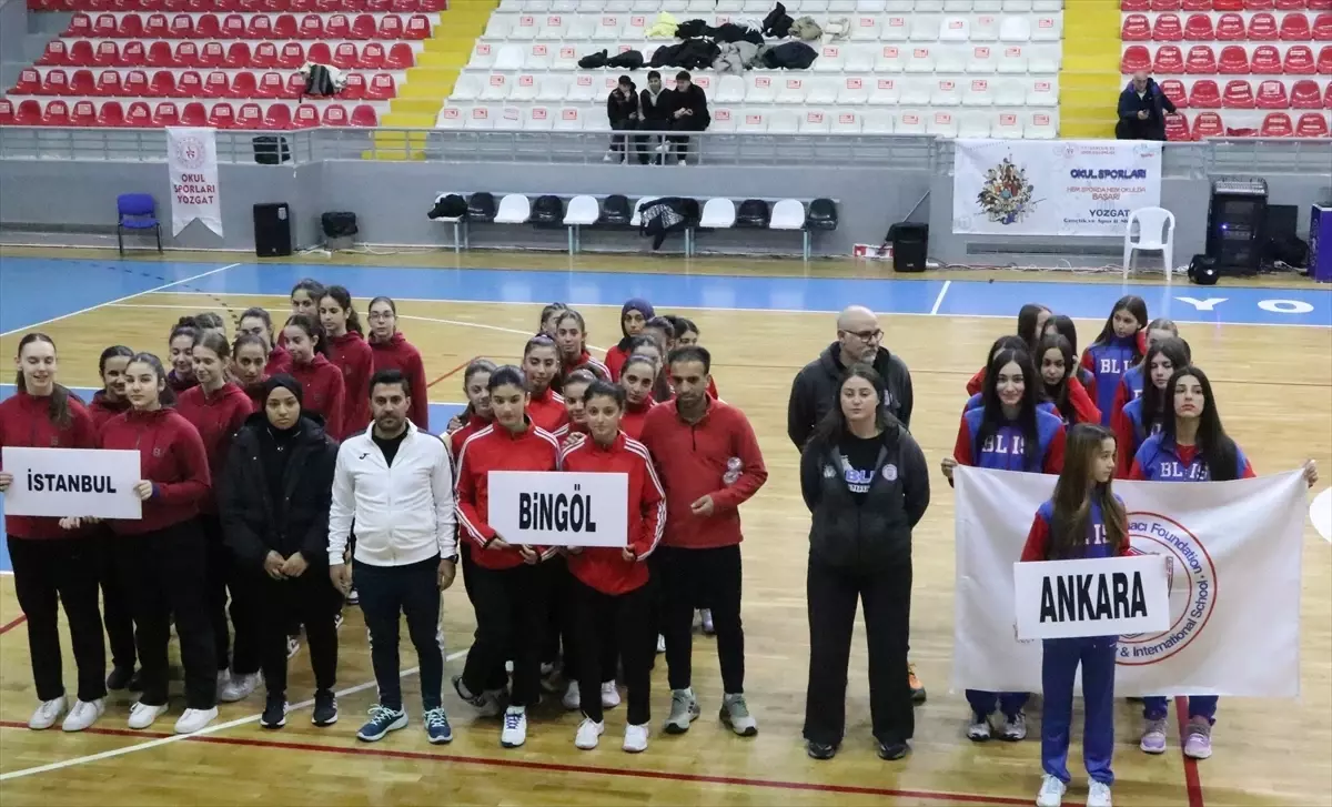 Yozgat\'ta Voleybol Yıldızlar Yarı Final Başladı