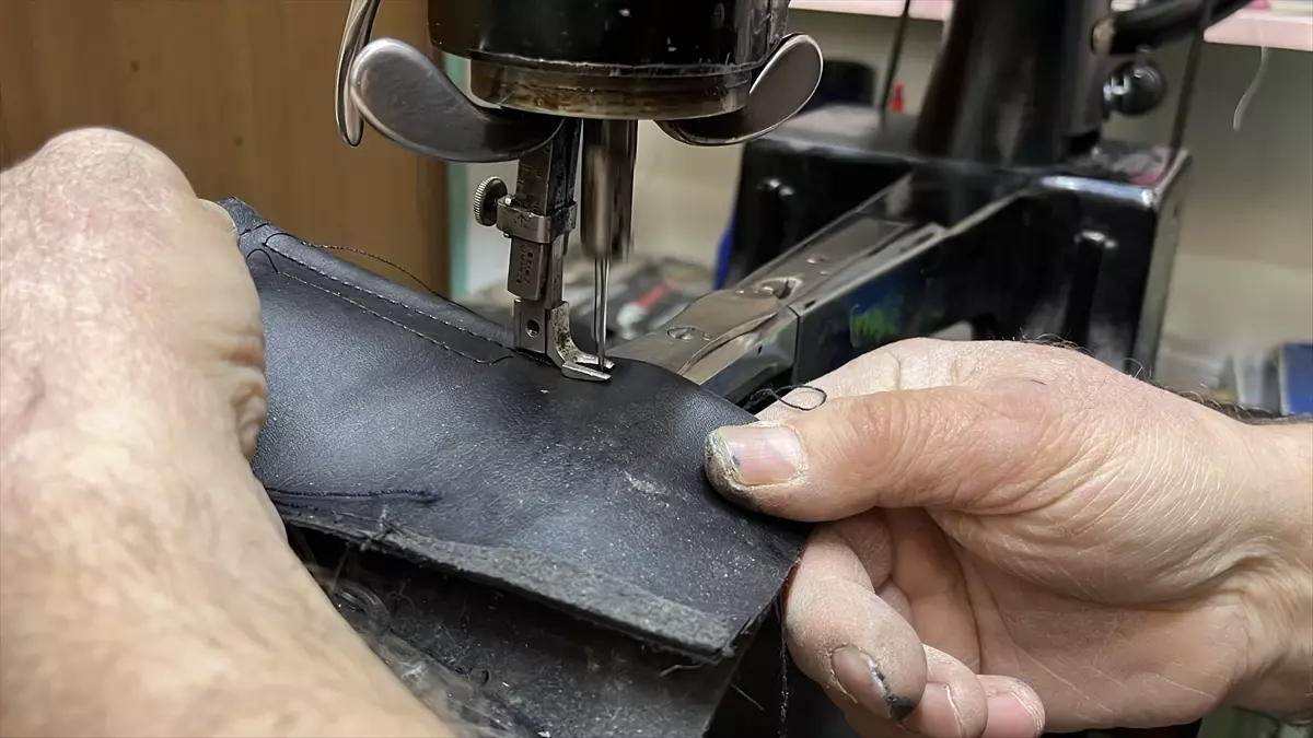 62 Yaşında Ayakkabıcılığa Aşkıyla Devam Ediyor