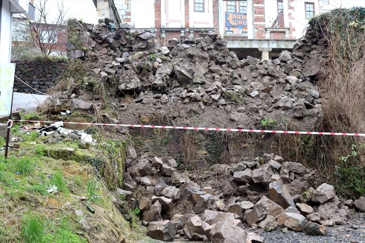 Ünye\'de İstinat Duvarı Çöktü