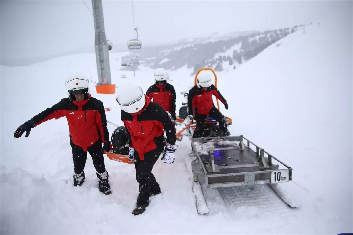 Çambaşı Kayak Merkezi\'nde JAK Timinden 128 Müdahale