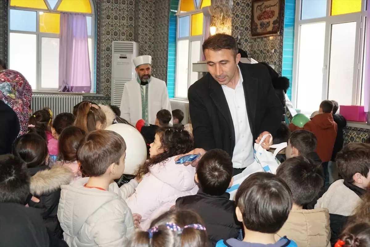 Anaokulu Öğrencilerinden Camide Ramazan Etkinliği