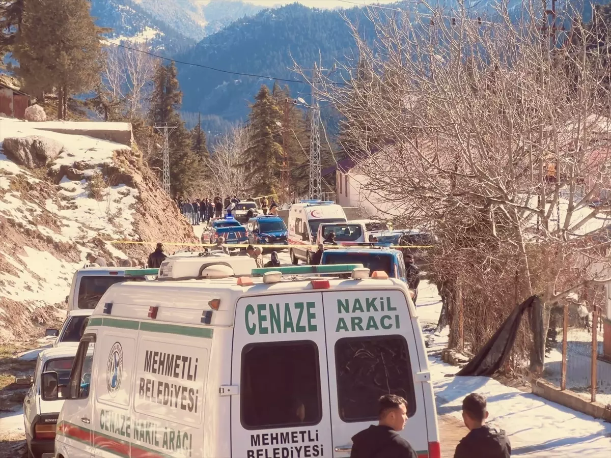 Akrabasını Öldüren Genç İntihar Etti