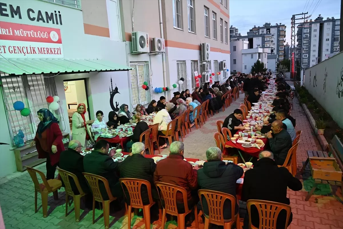 Kadirli\'de Ev Hanımlarından İftar İmece\'si