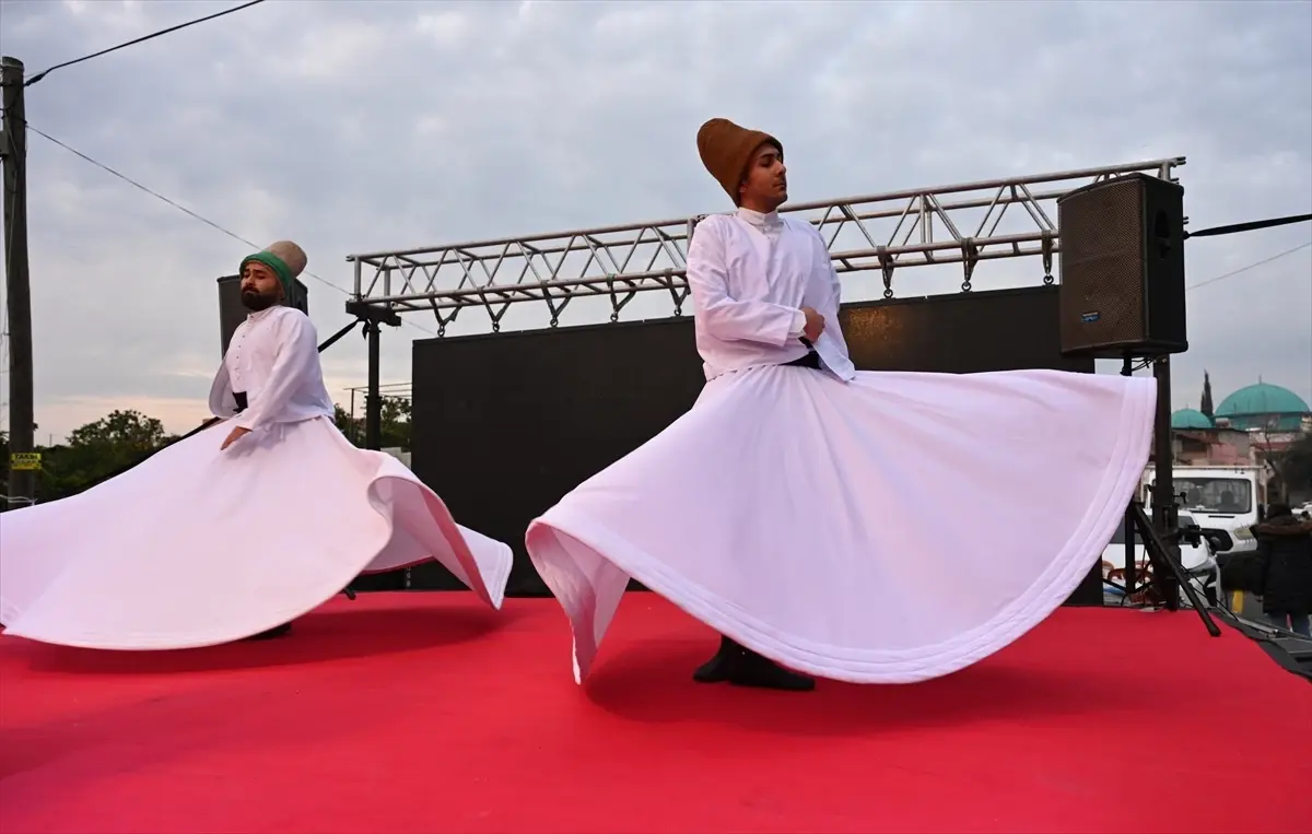 Kadirli\'de 15 Bin Kişi Aynı Anda İftar Açtı