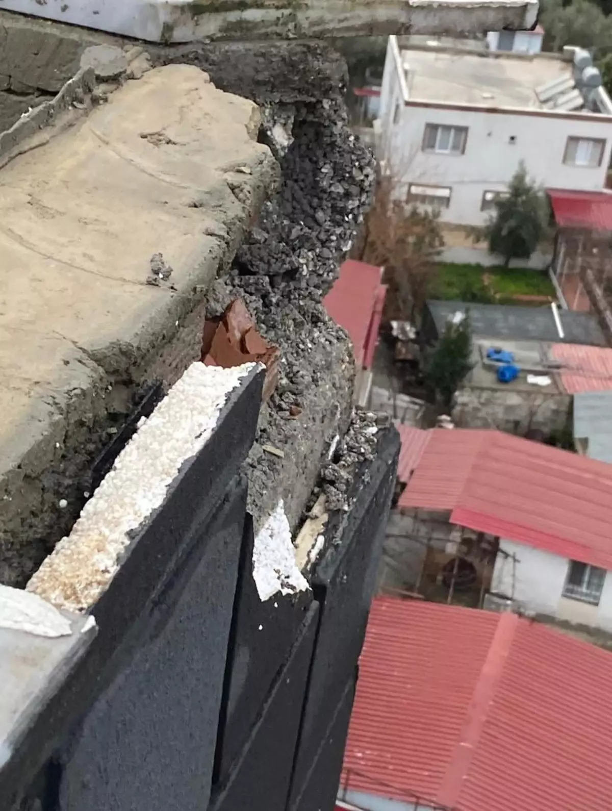 Osmaniye\'de sağanak: yollar göle döndü, araçlar mahsur kaldı