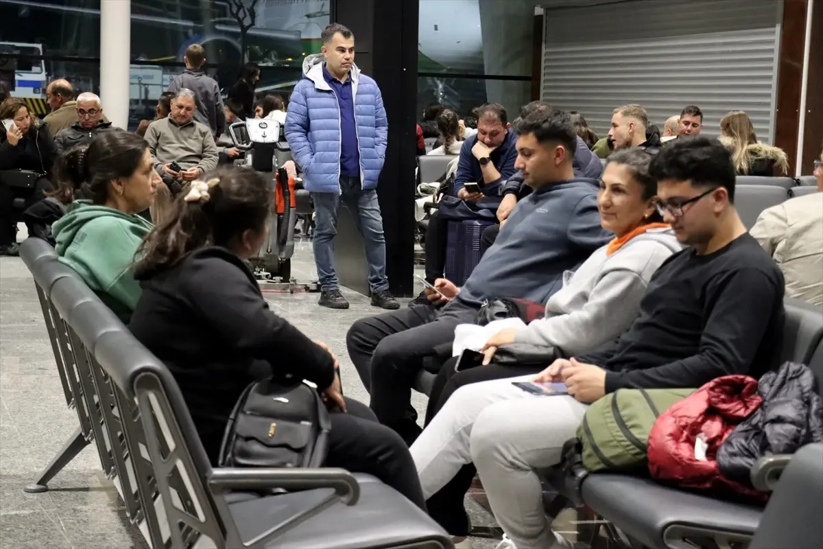 Özbekistan\'da misafir edilecek depremzedeler Hatay\'dan uğurlandı