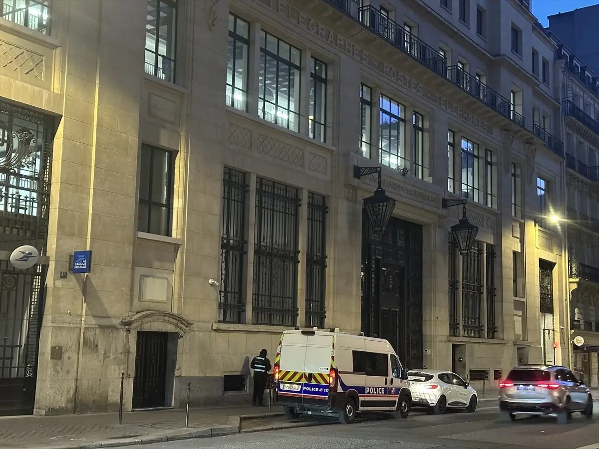 Paris\'te Banka Saldırı Girişimi
