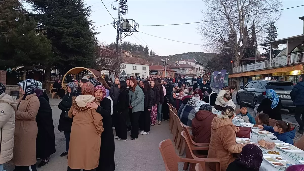 Karaköy\'de 750 Kişilik İftar Programı Düzenlendi