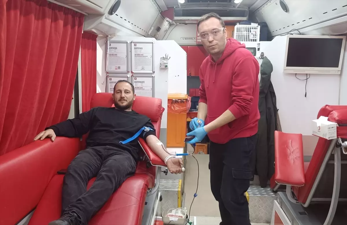 Pazaryeri\'nde Kan Bağışı Kampanyası