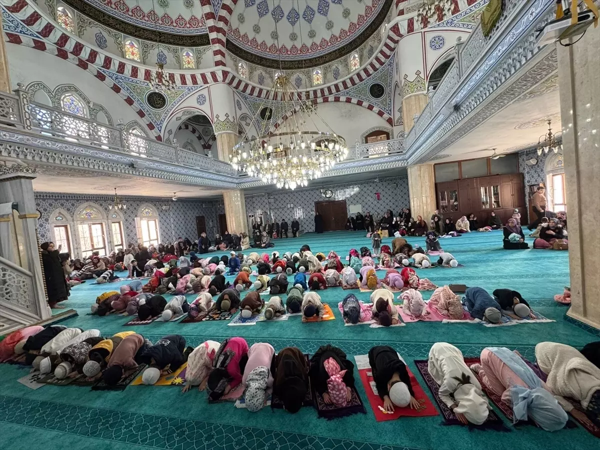 Öğrenciler Camiyi Ziyaret Etti