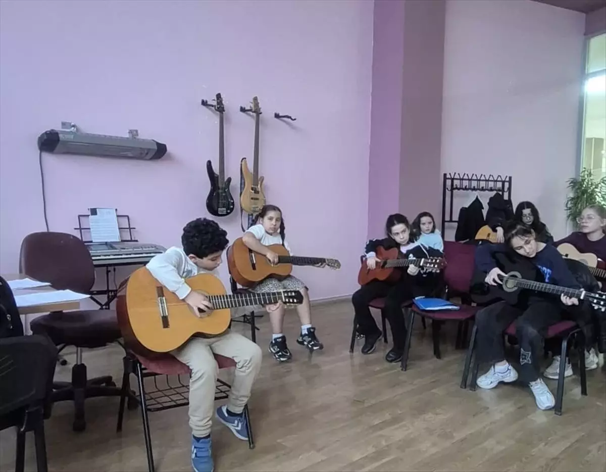 Pursaklar\'da Müzik Kursları İlgiyi Çekiyor