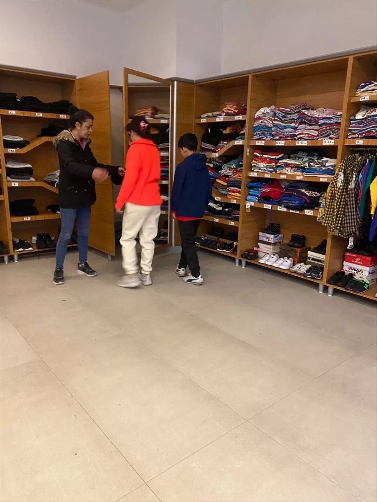 Tebessüm Çarşısı\'ndan Yetimlere Bayram Kıyafeti