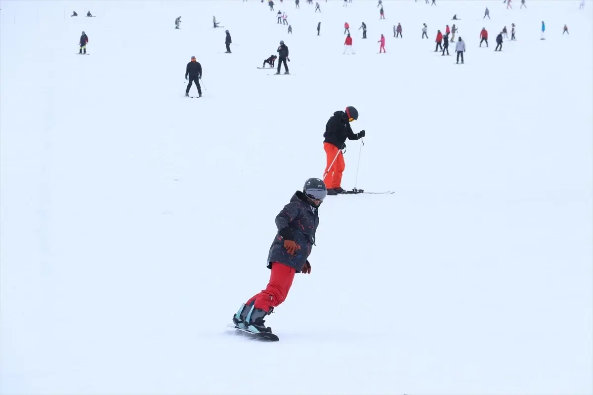 Erciyes\'te Bayram Kayak Keyfi