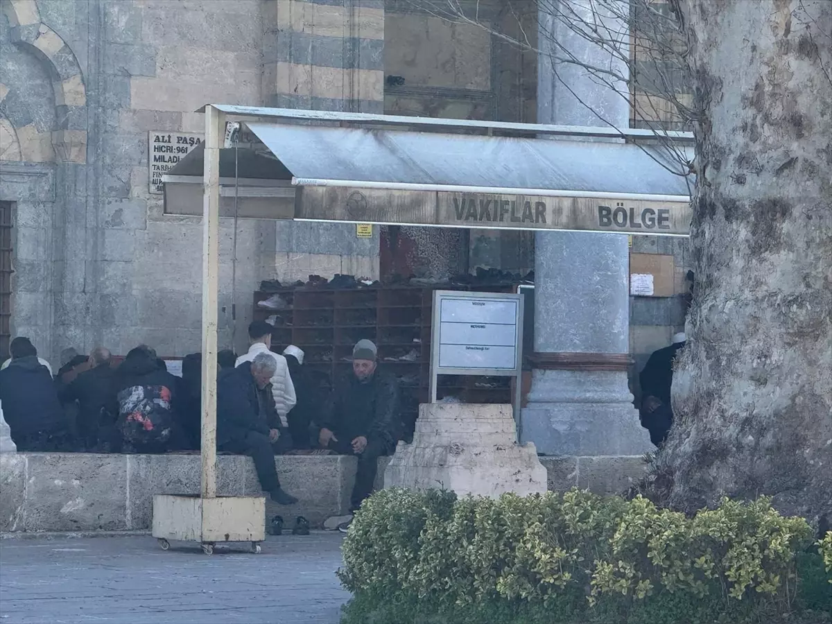 Ramazan\'ın İlk Cuma Namazı Yoğun Geçti