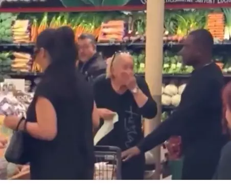 Rihanna'yı markette gören kadın şaşkınlığını gizleyemedi