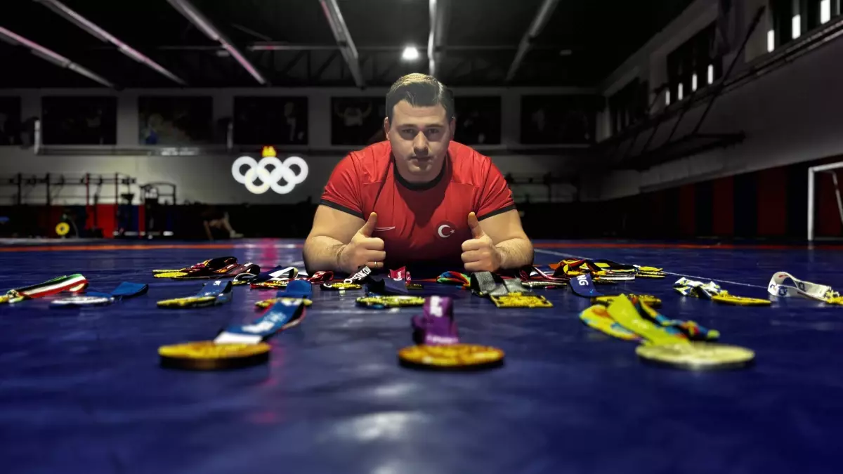 Rıza Kayaalp Altın Madalya Kazandı