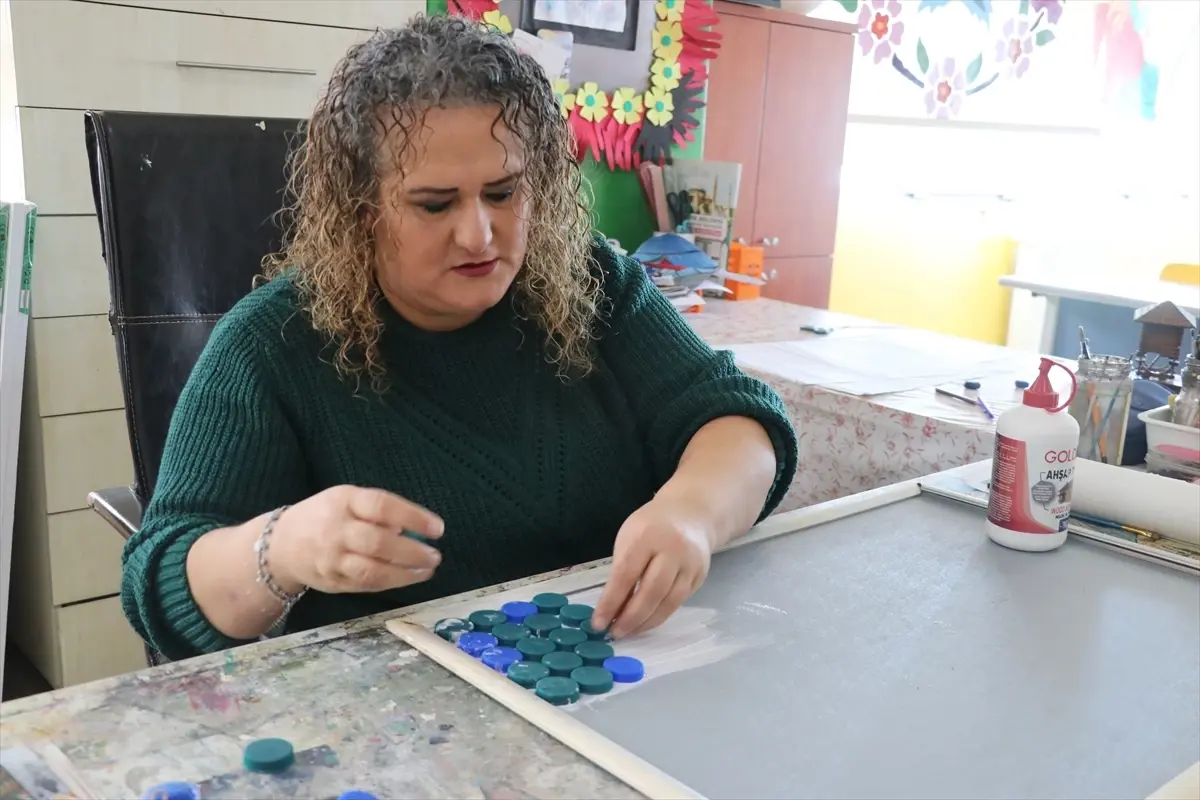 Geri Dönüşümle Sanat Yaratan Öğretmen