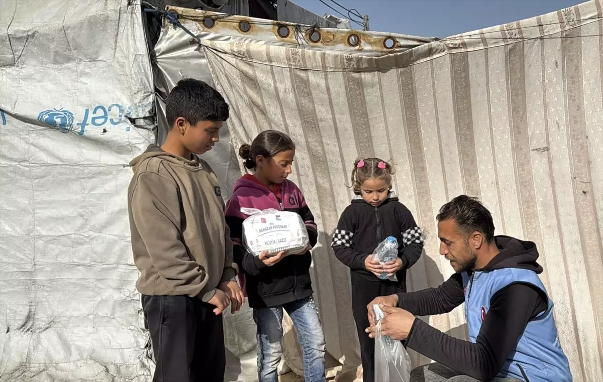 Gazze\'de Ramazan İftar Paketi Dağıtımı Başladı