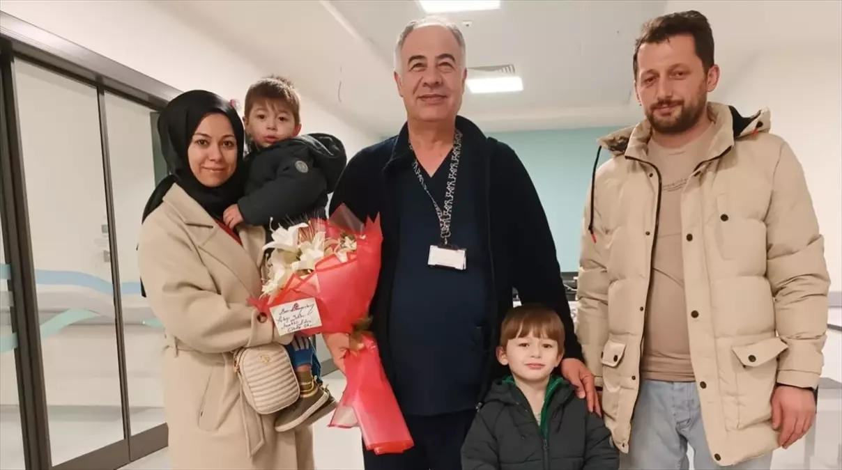 Çocuk Heimlich Manevrasıyla Kurtarıldı