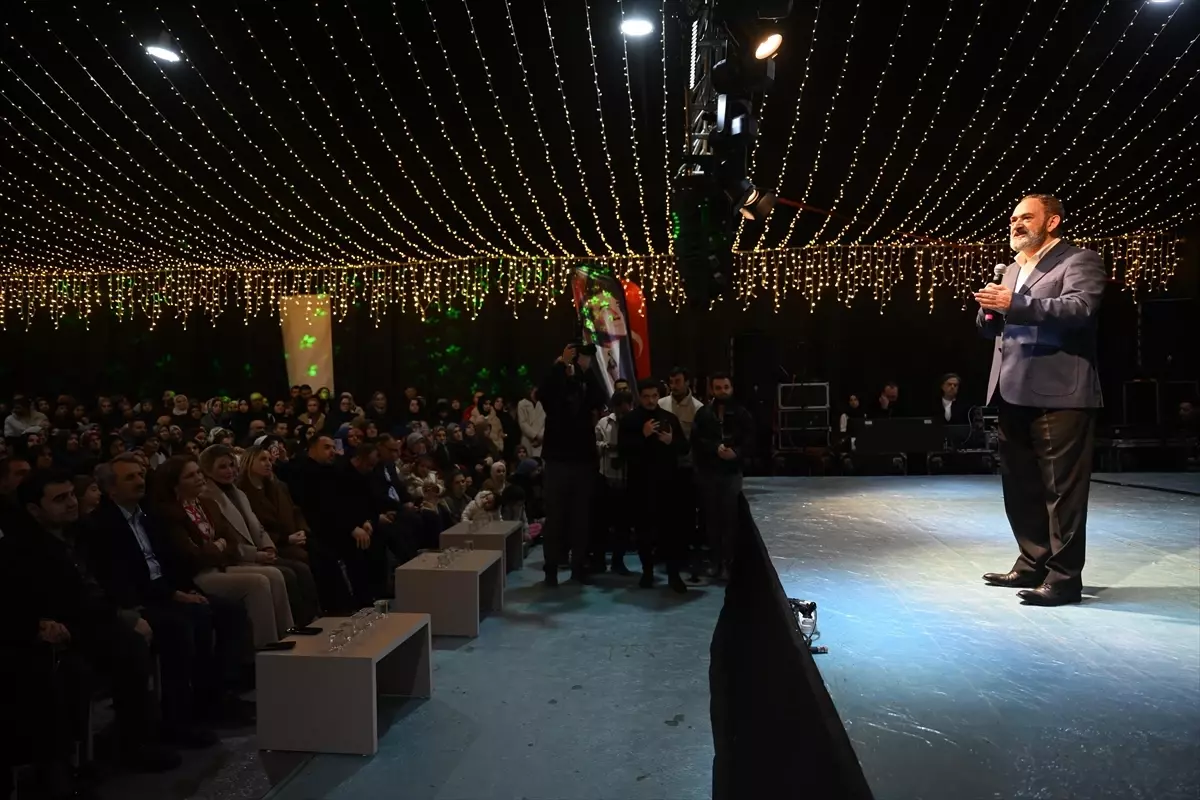 Dursun Ali Erzincanlı Ramazan\'da Selimiye Meydanı\'nda Şiir Seslendirdi