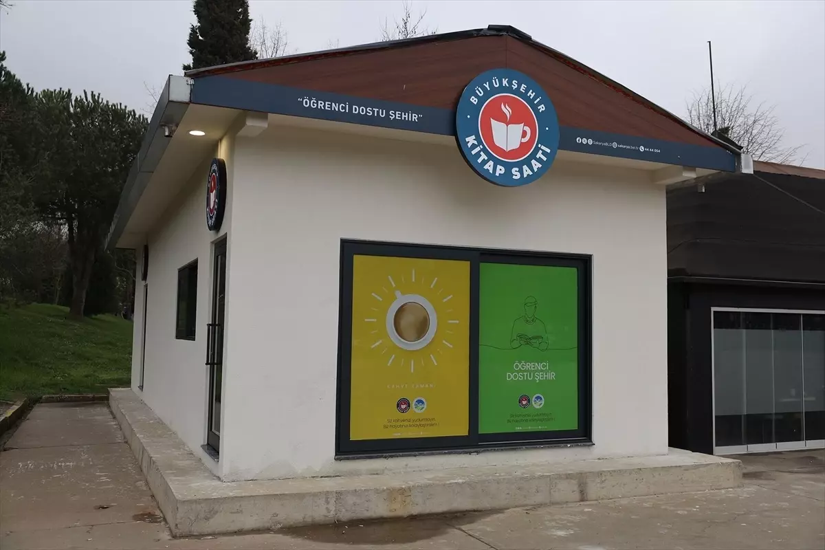 Sakarya\'da Öğrencilere \'Kitap Saati\' Projesi