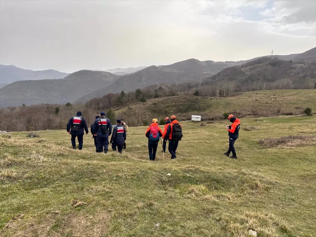 Geyve\'de Kayıp 75 Yaşındaki Adam İçin Arama Çalışması