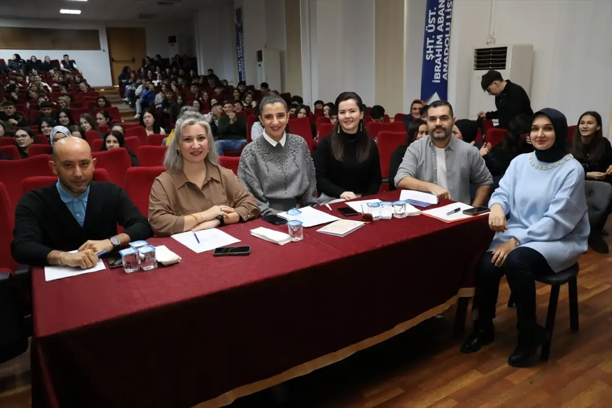 Sakarya\'da Geri Dönüşüm Defilesi